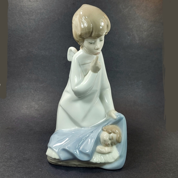 Lladro Other - Lladro Figurine Guardian ANGEL With Sleeping Baby Child #4635 7" tall, Religious